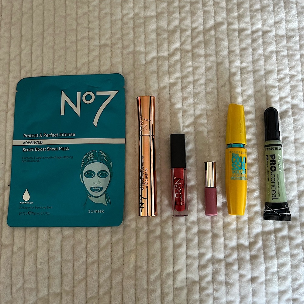 ❌SOLD❌ MAKEUP BUNDLE- 1 concealer, 1 lip gloss, 2 mascaras + FREE anti-aging Ser